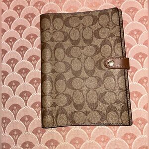 Coach cover for notebook. (Outlet)